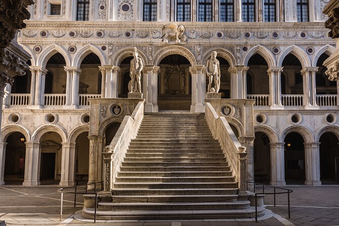 Venice Doge's Palace Guided Tour & SECRET ITINERARIES Option - Meeting point and getting oriented in Venice without wasting time