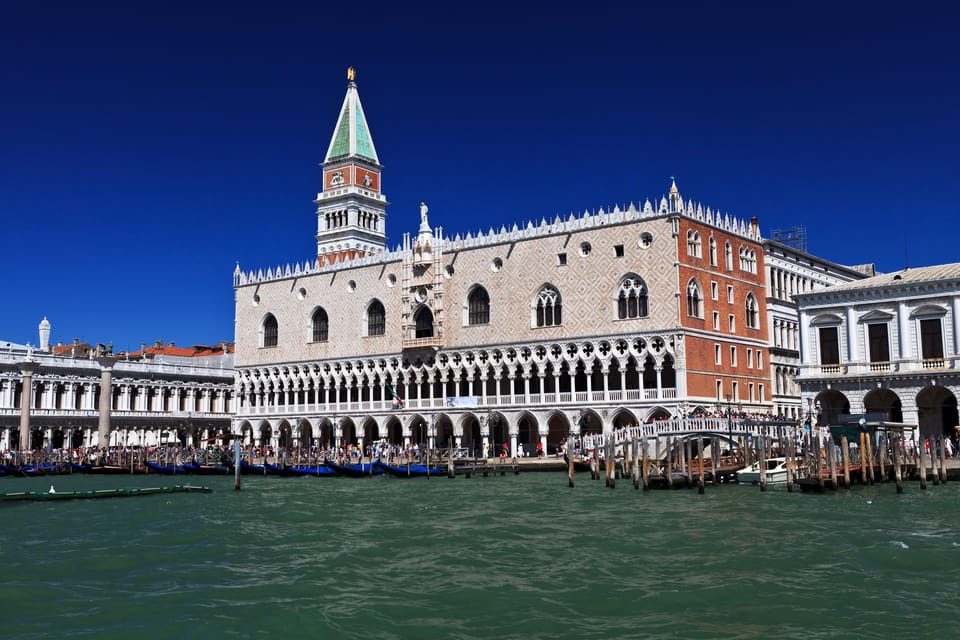 Venice: Doge's Palace Secret Itineraries Guided Tour - Entering the Doge’s Palace without the crowd crush