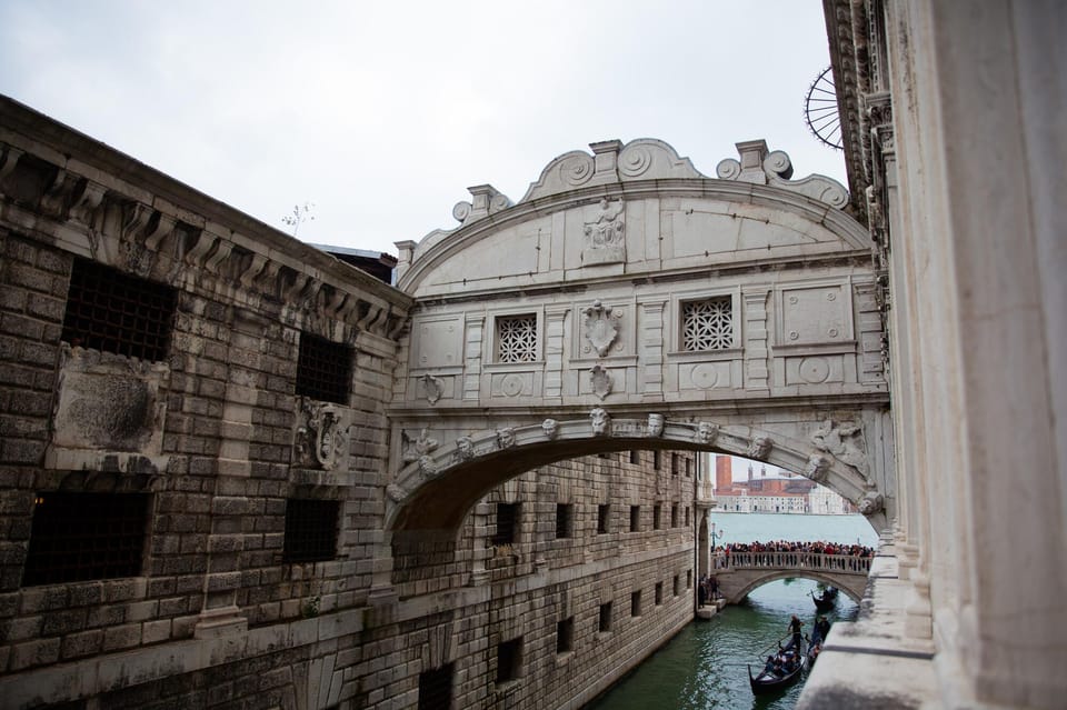 Venice: Doge's Palace Secret Itineraries Guided Tour - The Bridge of Sighs: why the ending location matters