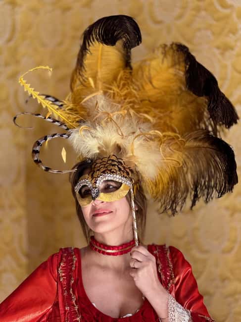 Venice: Dress-Up Experience - Entering a Palazzo-Style Studio Near Canal Grande
