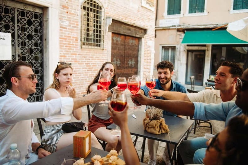 Venice: Eat & Drink Like a Local – Evening Cicchetti Tour - The opening move at Campo San Tomà: bread cicchetti and spritz