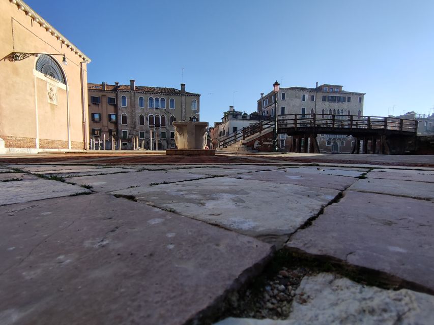 Venice: Ghetto Highlights and Cannaregio Walking Tour - Ponte Chiodo and the only bridge without balustrade