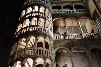 Venice Ghost & Legends Walking City Tour - Where you start, where you end, and how the group experience stays friendly