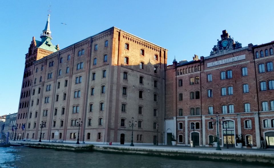 Venice: Giudecca Island Discover Walking Tour - Architecture and Color: What to Watch as You Go