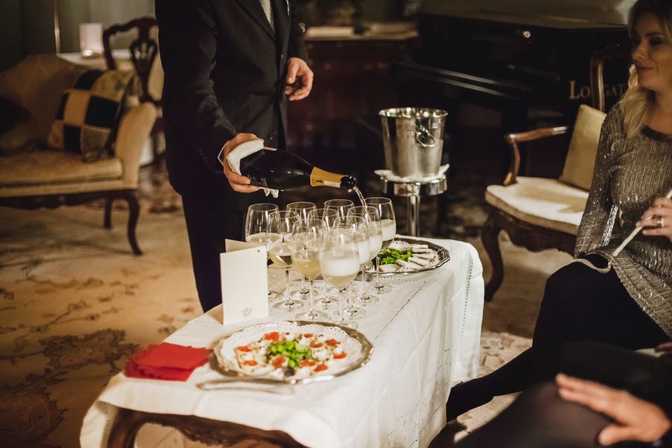 Venice: Gondola Ride and a Gala Dinner in a Venetian Palace - Key moments you’ll remember
