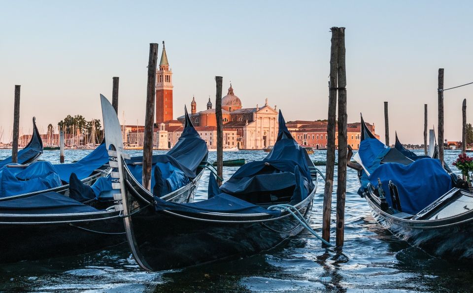 Venice: Gondola Ride and Dinner Experience - Where you start: the Giglio gondola station by Hotel Gritti