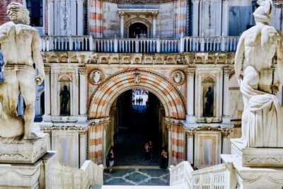 Venice Gondola ride with Skip the Line Doge's Palace tour - 30-Minute Shared Gondola from Campo San Moisè