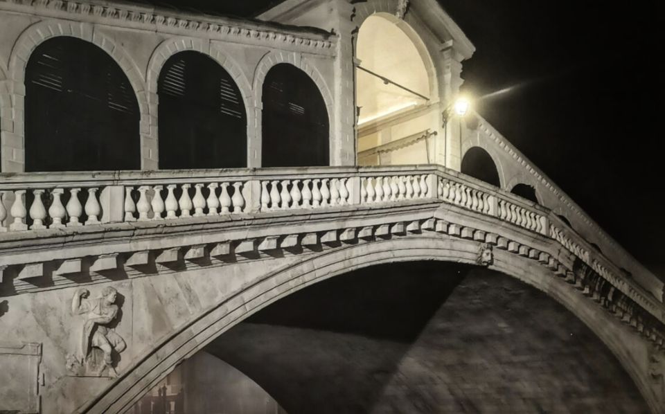 Venice: Guided Night Walking Tour & Saint Mark's Basilica - The Pala d’Oro Stop: Where the Guide Makes Detail Useful
