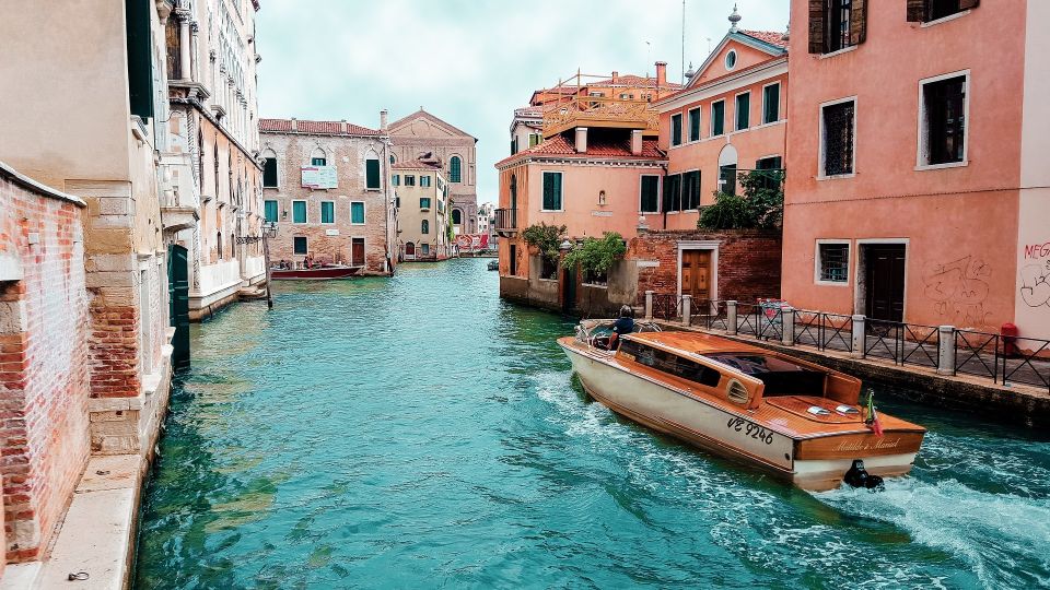 Venice: Guided Walking Tour with skip-the-line tickets - Why this 3-hour Venice walk feels efficient