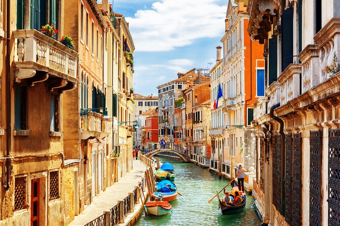 Venice: Hidden Gems Walking Tour with a Local Guide - Stop 1: the snail staircase and the Orson Welles Othello connection