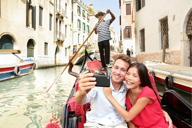 Venice Highlights with Local: Private Walking Tour & Gondola Ride - Stop 2: Scala Contarini del Bovolo and the Gothic-to-Renaissance Story