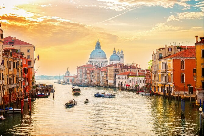 Venice Highlights with Local: Private Walking Tour & Gondola Ride - Stop 1: Campo San Luca Courtyard Time and Rialto Area Context