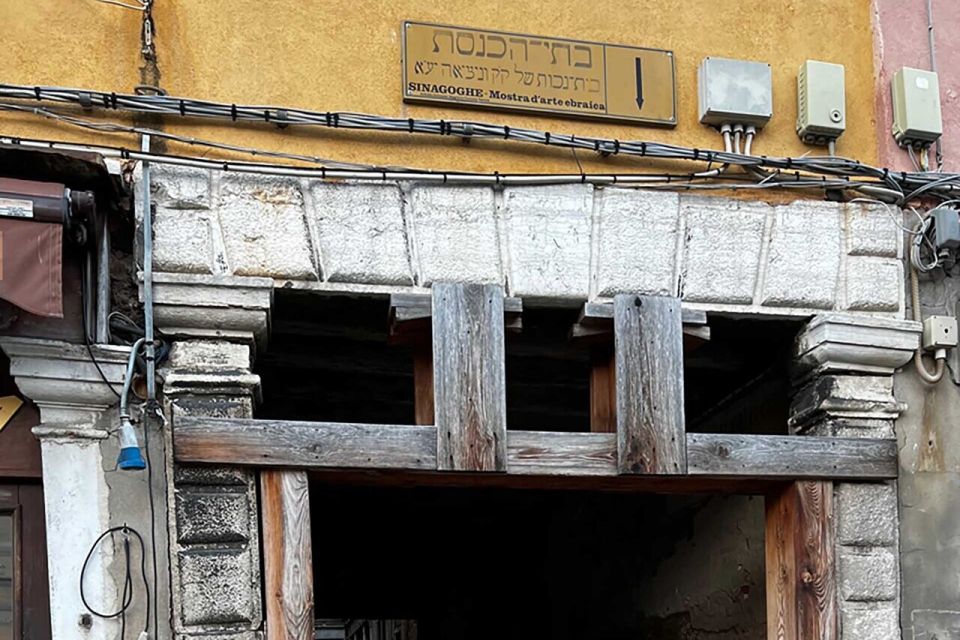 Venice: Jewish Ghetto and Synagogue Ticket with Audio Guide - Passing the Five Synagogues: Seeing the Neighborhood as a Network