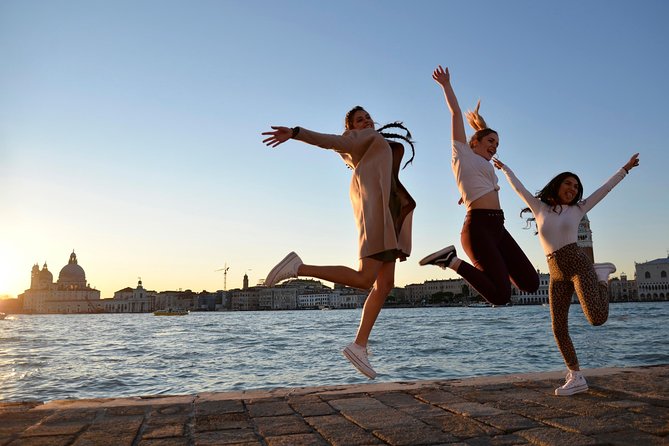 Venice Lagoon Private Boat Tour with Prosecco aperitif - A 3-hour private sunset route from Zattere