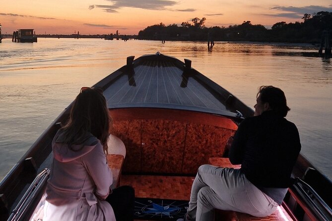 Venice Lagoon Tour with Historic Venetian Boat - Timing and the Light: Sunset-Friendly Pace for a 1-Hour Trip