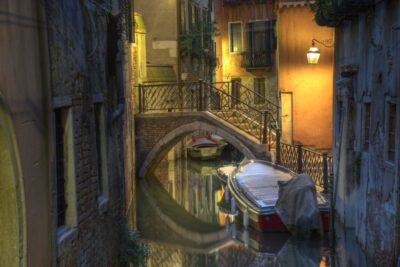 Venice: Legends, Anecdotes and Ghost Stories Walking Tour - Where the tour starts at night: Campo San Bartolomeo