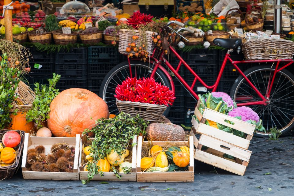 Venice: Market Tour and Meal at a Local's Home - Four Courses at the Table: Lunch or Dinner With Wine Included