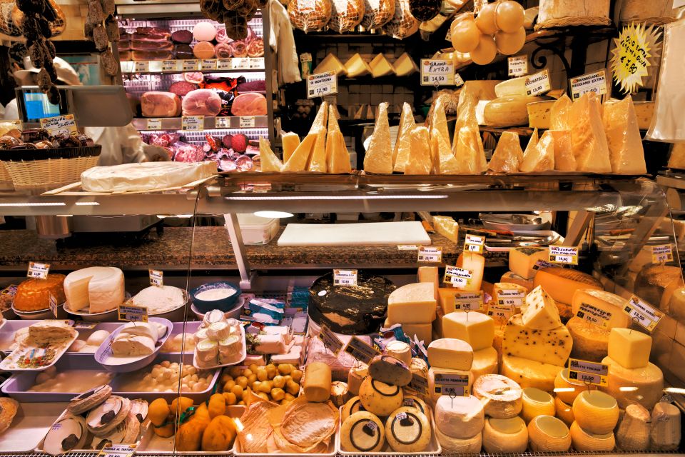 Venice: Market Tour and Meal at a Local's Home - Should You Book This Cesarina Market Tour and Home Meal?