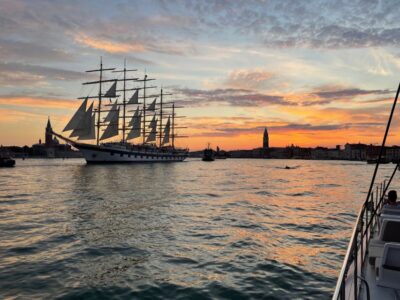 Venice: Night Catamaran Cruise of the Lagoon - Live tenor sax on the lagoon: what you’re really buying
