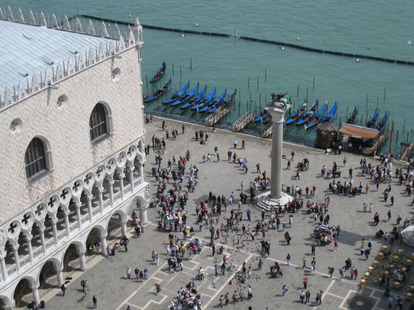 Venice: Private 2-Hour Walking Tour - Rialto Bridge: the famous span, explained in the right way