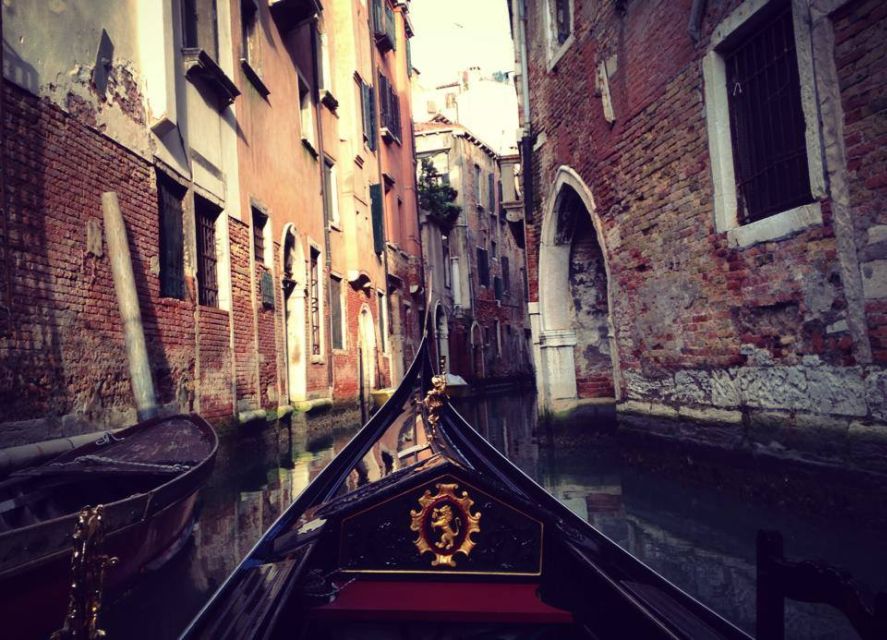 Venice: Private After Dark Tour and Gondola Ride - Meeting by San Giacometto: your night starts in the right place