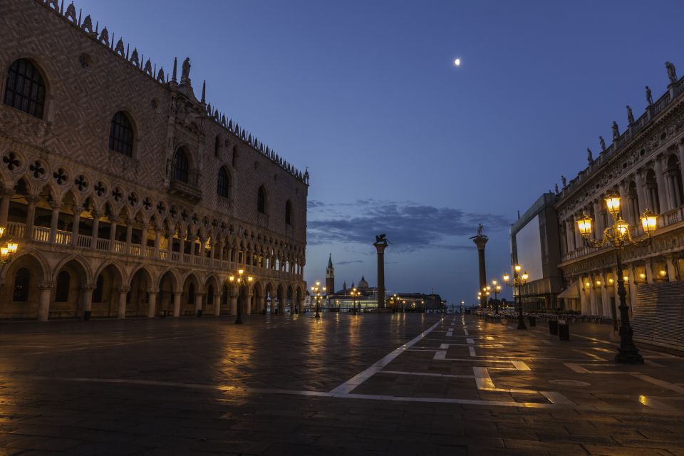 Venice: Private After Dark Tour and Gondola Ride - Through Rialto’s shadows to the spooky route