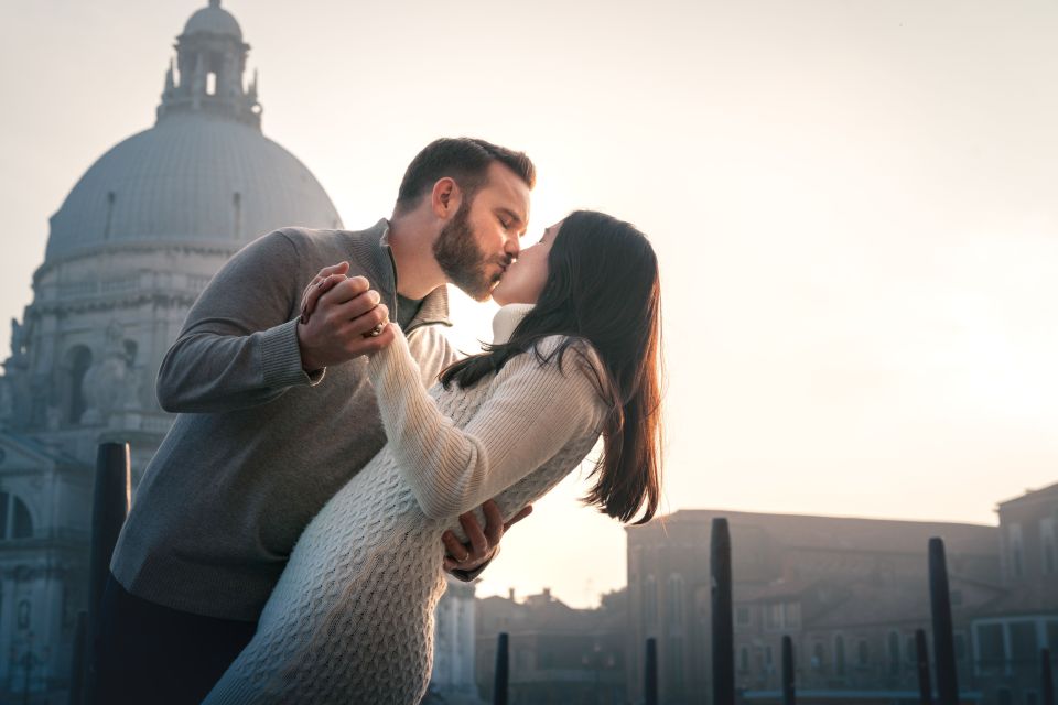 Venice: Private Gondola Ride with Photo Shoot - What you’re really buying: a gondola with a photo team