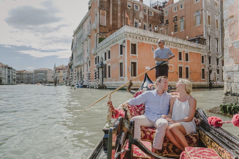 Venice: Private Gondola Ride with Photo Shoot - How the photographer turns motion into great photos