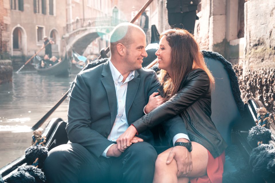 Venice: Private Gondola Ride with Photo Shoot - Hidden corners of Venice: why private water routes matter