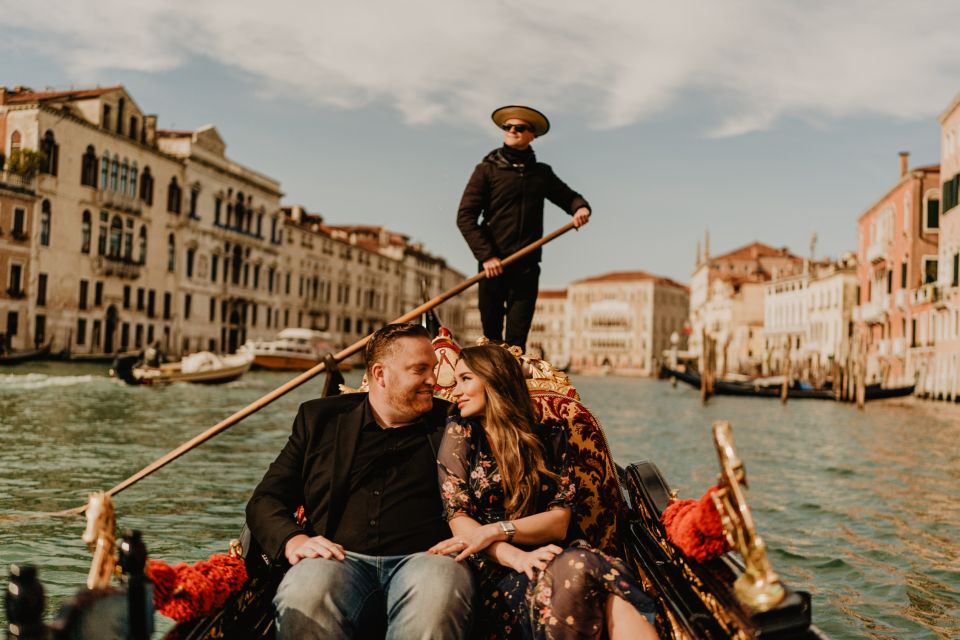 Venice: Private Gondola Ride with Professional Photographer - The land photo stop: using one “moment” to create real variety