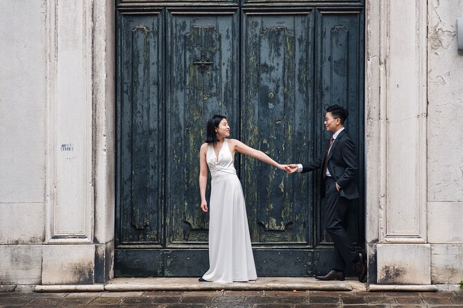 Venice Professional Photoshoot (up to 6 people included) - Bridge of Sighs and St. Mark’s Square vibes: best results come from the right walk