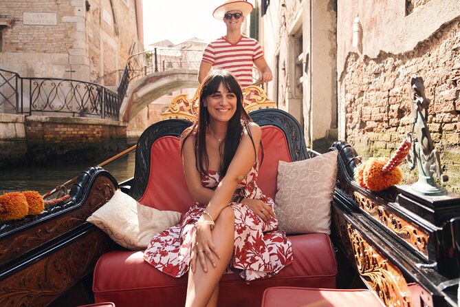Venice Professional Photoshoot (up to 6 people included) - Price and value: $95.03 per group up to 6