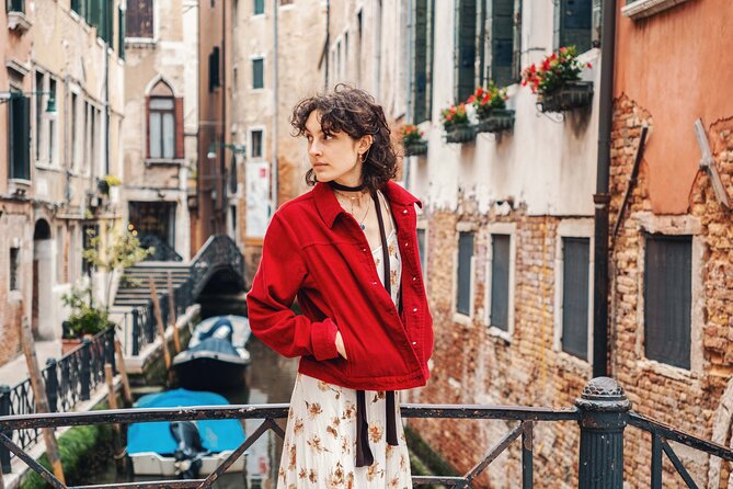 Venice Professional Photoshoot (up to 6 people included) - Gondola ride add-on: only pay if it fits your day