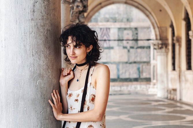 Venice Professional Photoshoot (up to 6 people included) - Palazzo Ducale and the Doge area: turning a landmark stop into real portraits