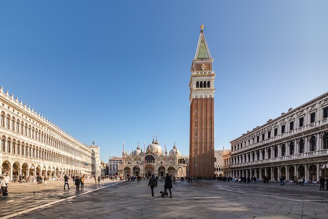 Venice: San Marco to Rialto Walking Tour & Spritz Like a Local - Gondola Gallery VR: what it adds before you see the real canals