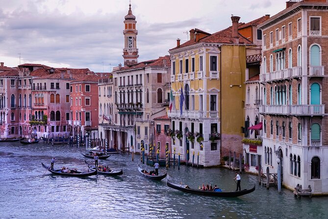 Venice Scavenger Hunt and Highlights Self Guided Audio Tour - Getting Started at Frari: App login and the first walk