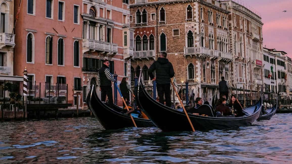 Venice: Shared Gondola Ride at Sunset - 25 Minutes at Sunset: why the timing is both perfect and tricky