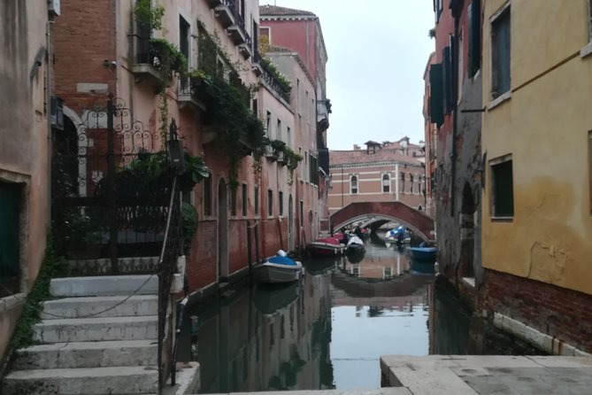 Venice Sightseeing Walking Tour with a Local Expert - San Polo’s big square and the church that shapes the view