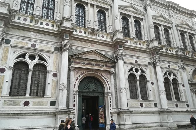 Venice Sightseeing Walking Tour with a Local Expert - Guides, group size, and why question time matters