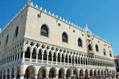 Venice Small Group Walking Tour of Most-Famous Sites &Attractions - Getting started at Campiello dei Squelini (and why that first stop matters)