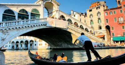 Venice: St. Mark's, Walking Tour and Gondola Combo - Walking from St. Mark’s Square toward Rialto without getting lost