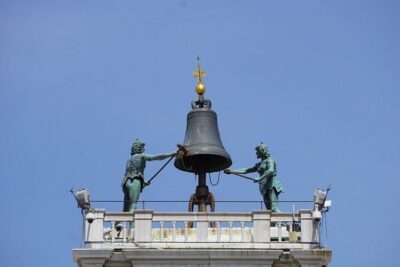 Venice Through a Local’s Eyes: Private Water Taxi & Walking Tour - The walking part that keeps you grounded (and off the map)