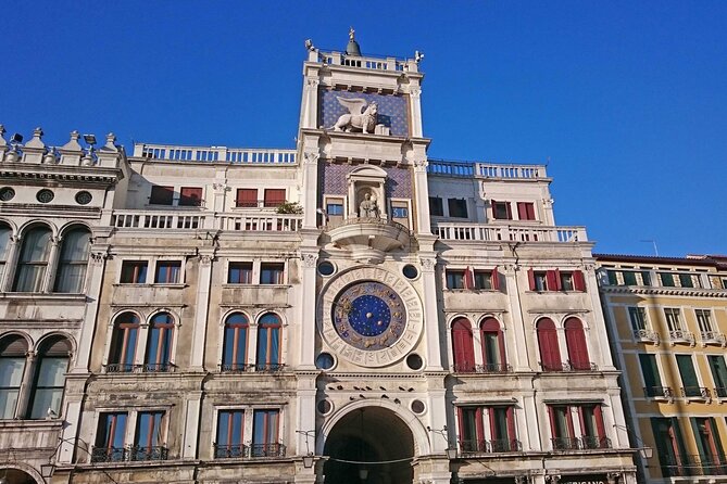 Venice Top attractions Walking Tour along the Canals - Ponte di Rialto: the canal-level classic with guide-led pacing