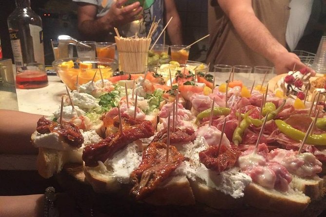 Venice Walking Tour: Eat and Drink - Calle Varisco: Venice calle vibes, up close