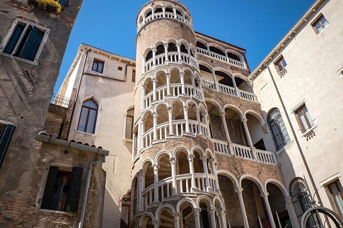 Venice Walking Tour with Gondola Ride Experience - Loading the Gondola: How the Ride Really Works