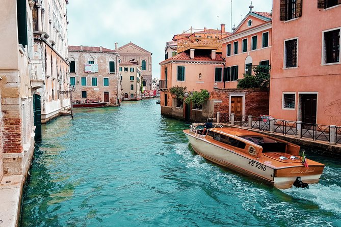Walking in Venice Off-the-beaten Track - The guide effect: why Rita and Lara-style storytelling matters