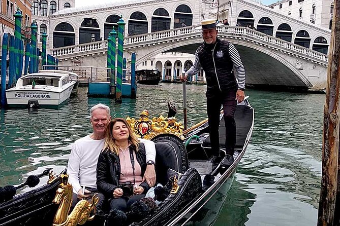 Walking Tour and Enchanting Gondola Journey in Venice - Canal Grande time: seeing the city’s main street from the water