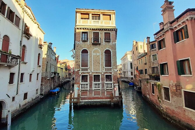 Walking Tour and Enchanting Gondola Journey in Venice - Timing, pacing, and why 2 hours actually works