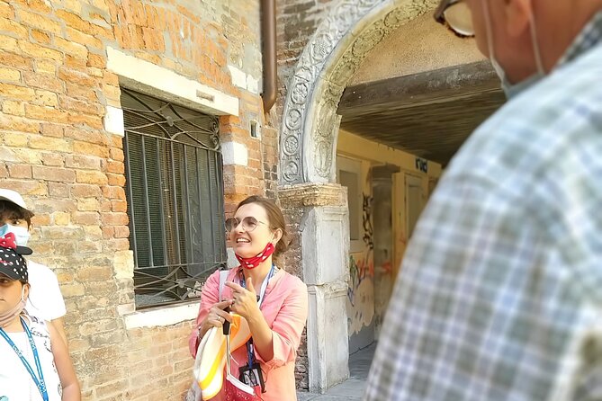 Walking tour in Venice with an architect - Canal Grande and Ponte di Rialto: Icon Views, No Added Entrance