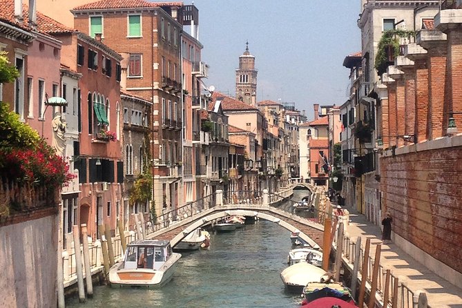 Welcome! Venice Sightseeing kickstart Tour with local guide, small group - Rio Terà de le Carampane: the Rialto area’s surprising past